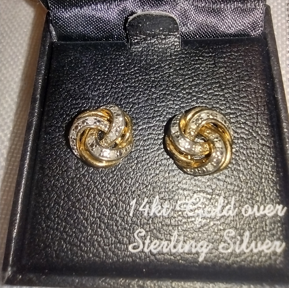 ❤️NWT Diamond Love Knot Earrings